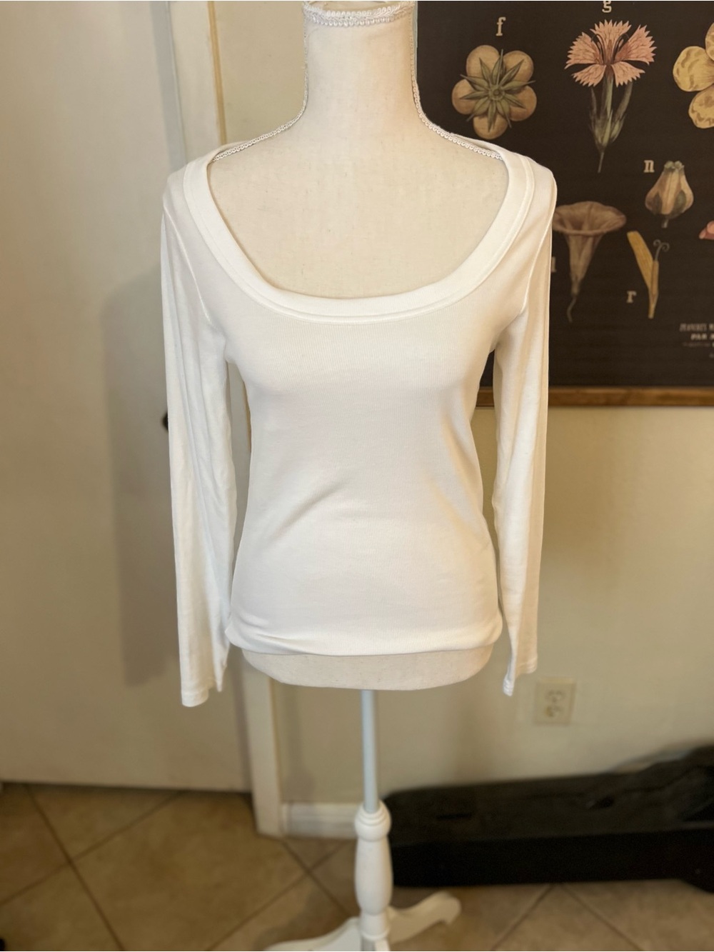 Banana Republic White Long Sleeve Scoop Neck Tee
